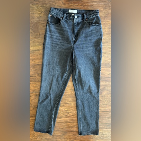 Abercrombie & Fitch Curve Love Ultra High Rise 90s Straight Jean Black Wash 8 L - Picture 1 of 10
